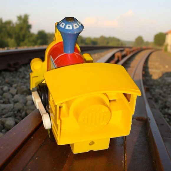 Vintage 1964 Fisher Price TOOT TOOT TRAIN #643 Wood & Plastic Pull Toy - Picture 4 of 7